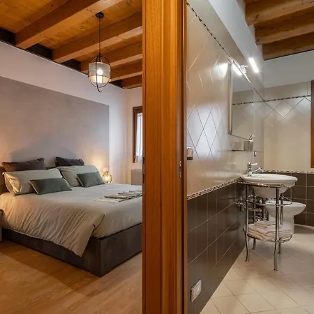 Venezia-suite Hemingwaya Pochi Passi Outlet Apartment