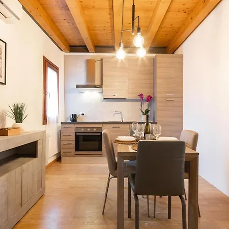 Venezia-suite Hemingwaya Pochi Passi Outlet 아파트