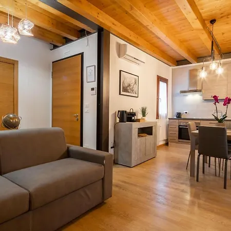 Venezia-suite Hemingwaya Pochi Passi Outlet 아파트 *